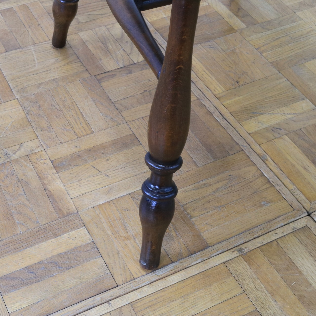 スピンドルチェアー