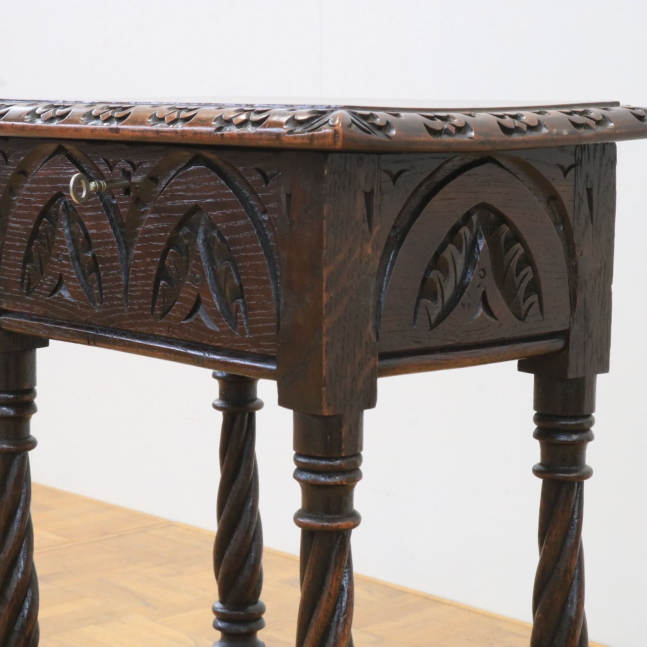 サイドテーブル