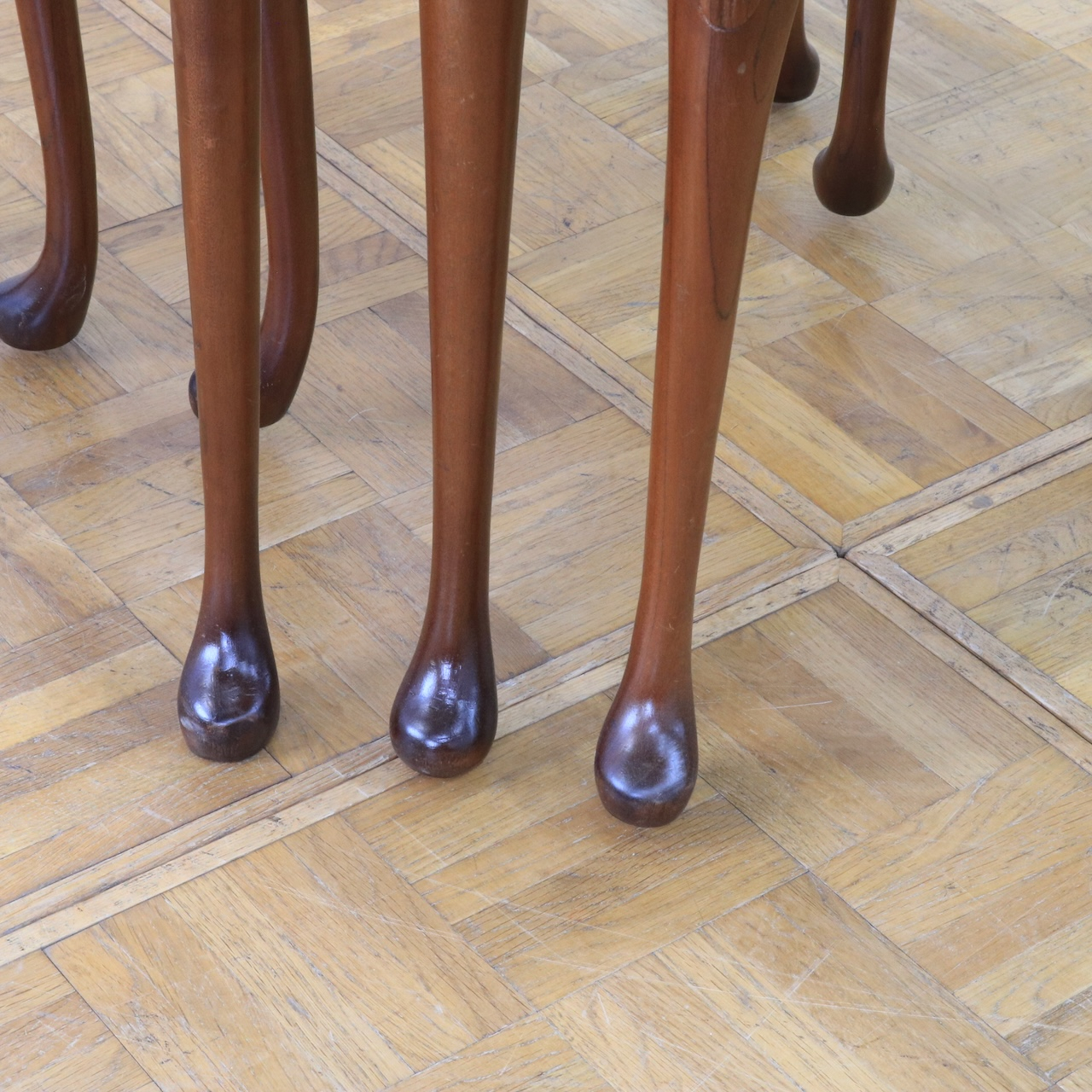 ネストテーブル