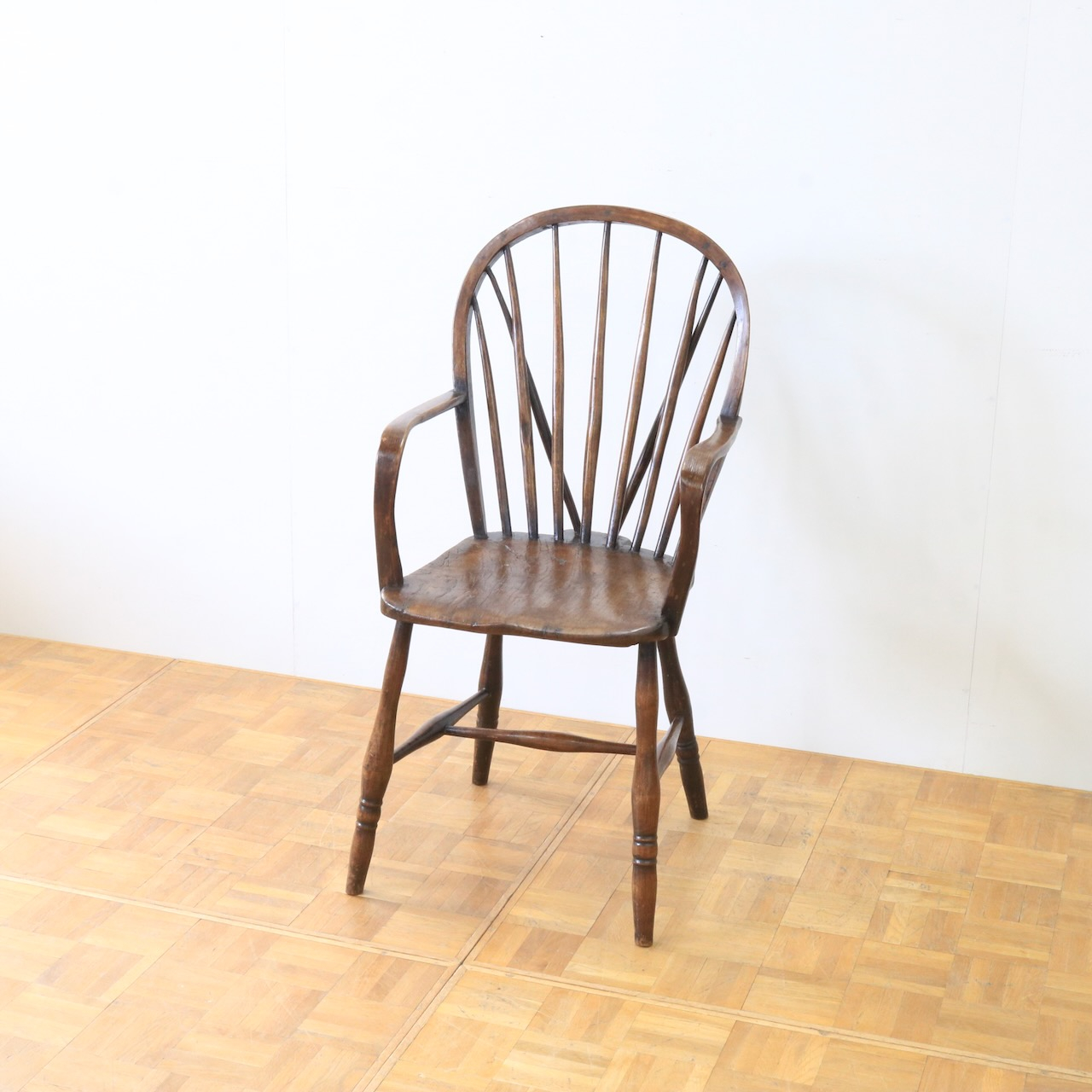 アームチェアー