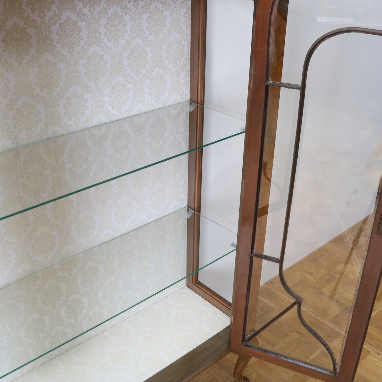 グラスキャビネット