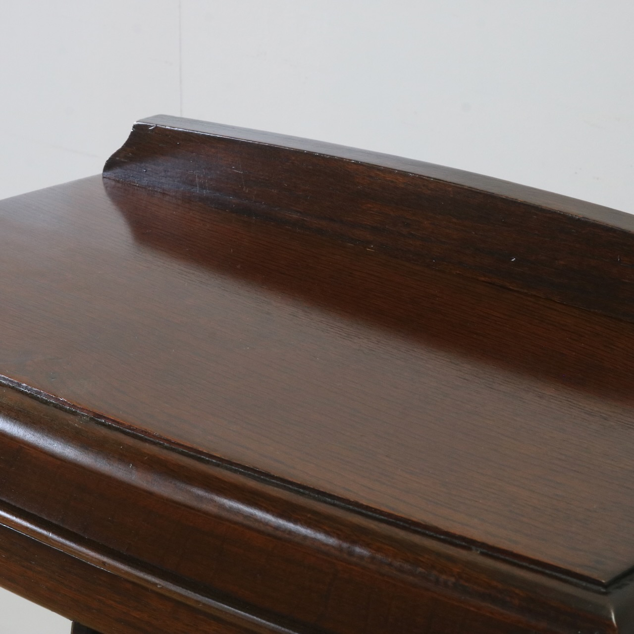 グラスキャビネット