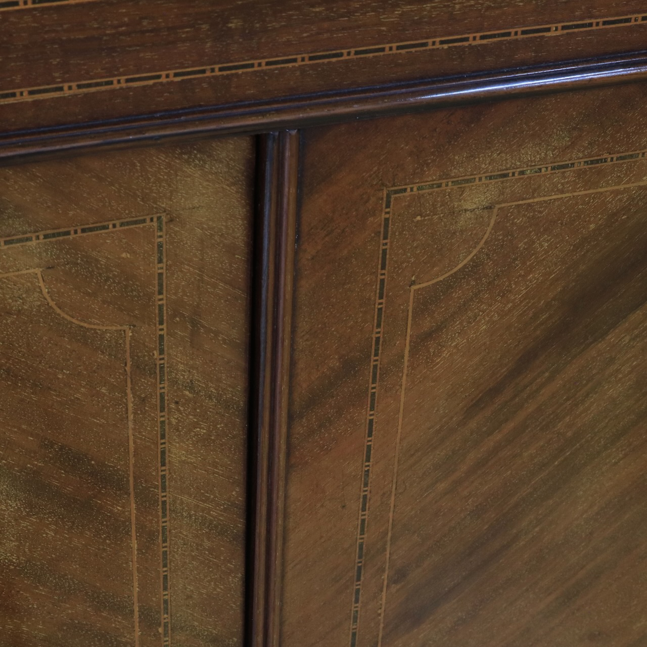 グラスキャビネット