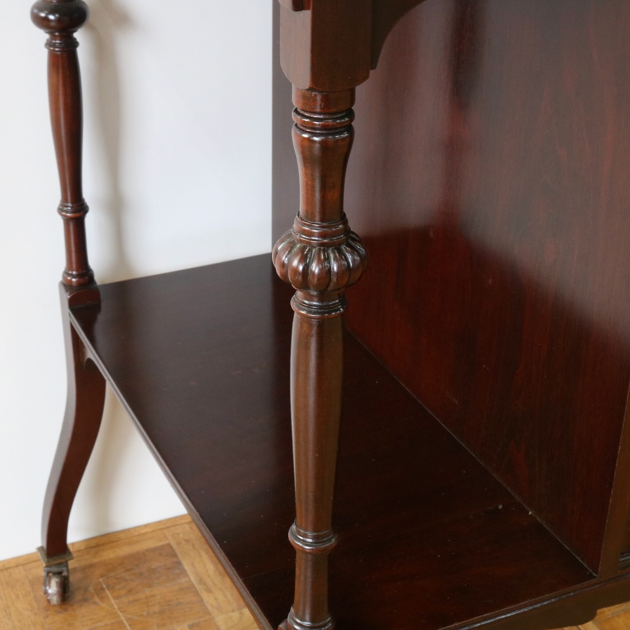 サイドテーブル