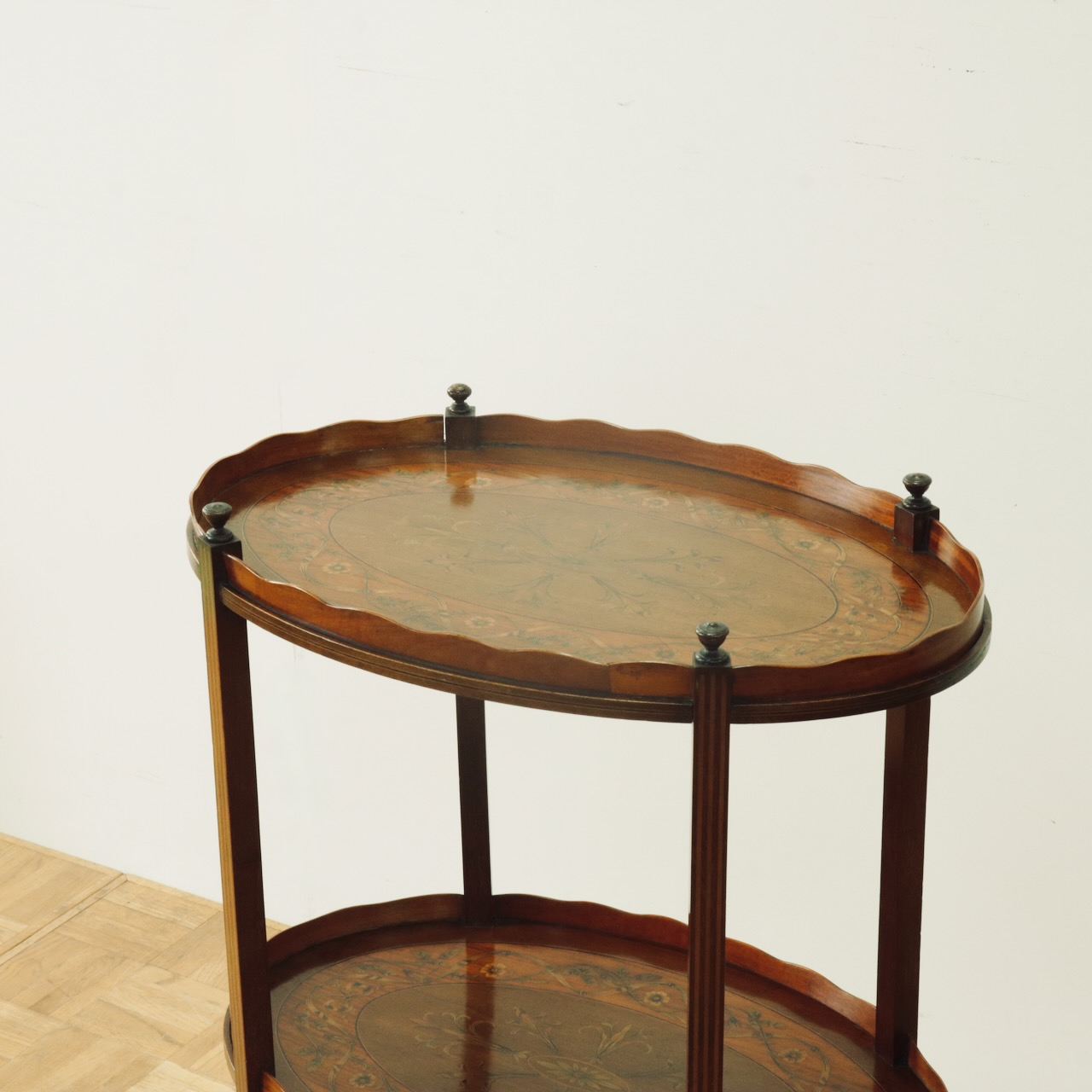 サイドテーブル