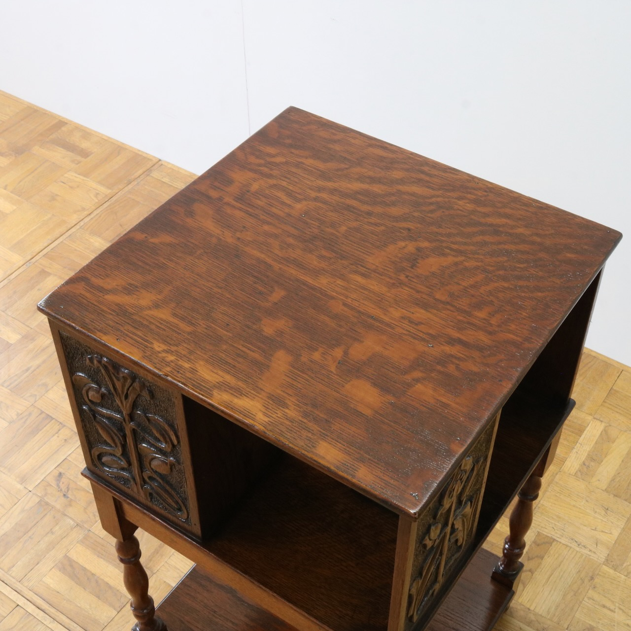 ブックシェルフ