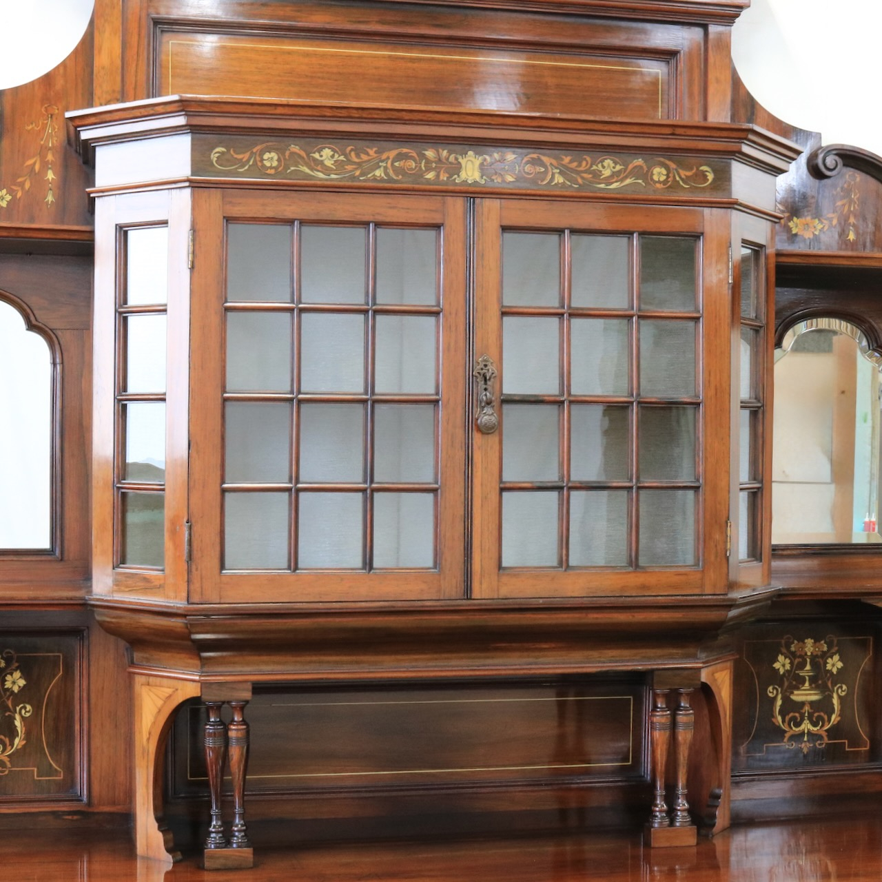 ミラーバックサイドボード