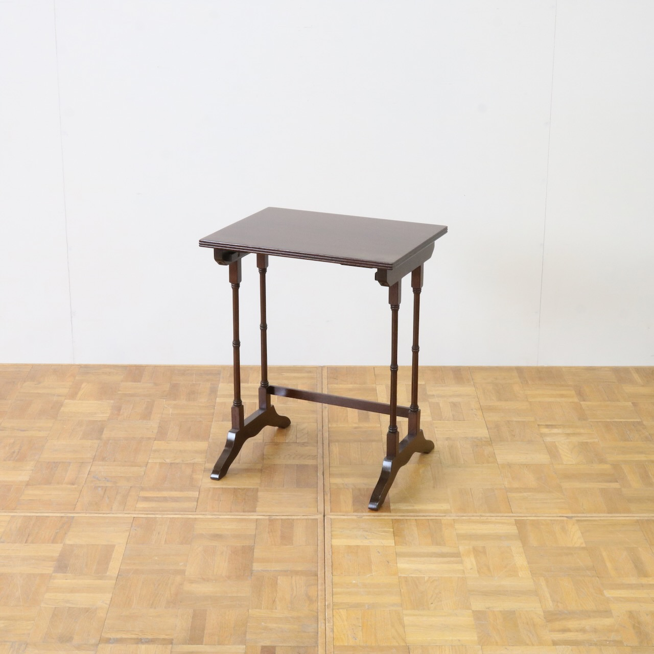 ネストテーブル