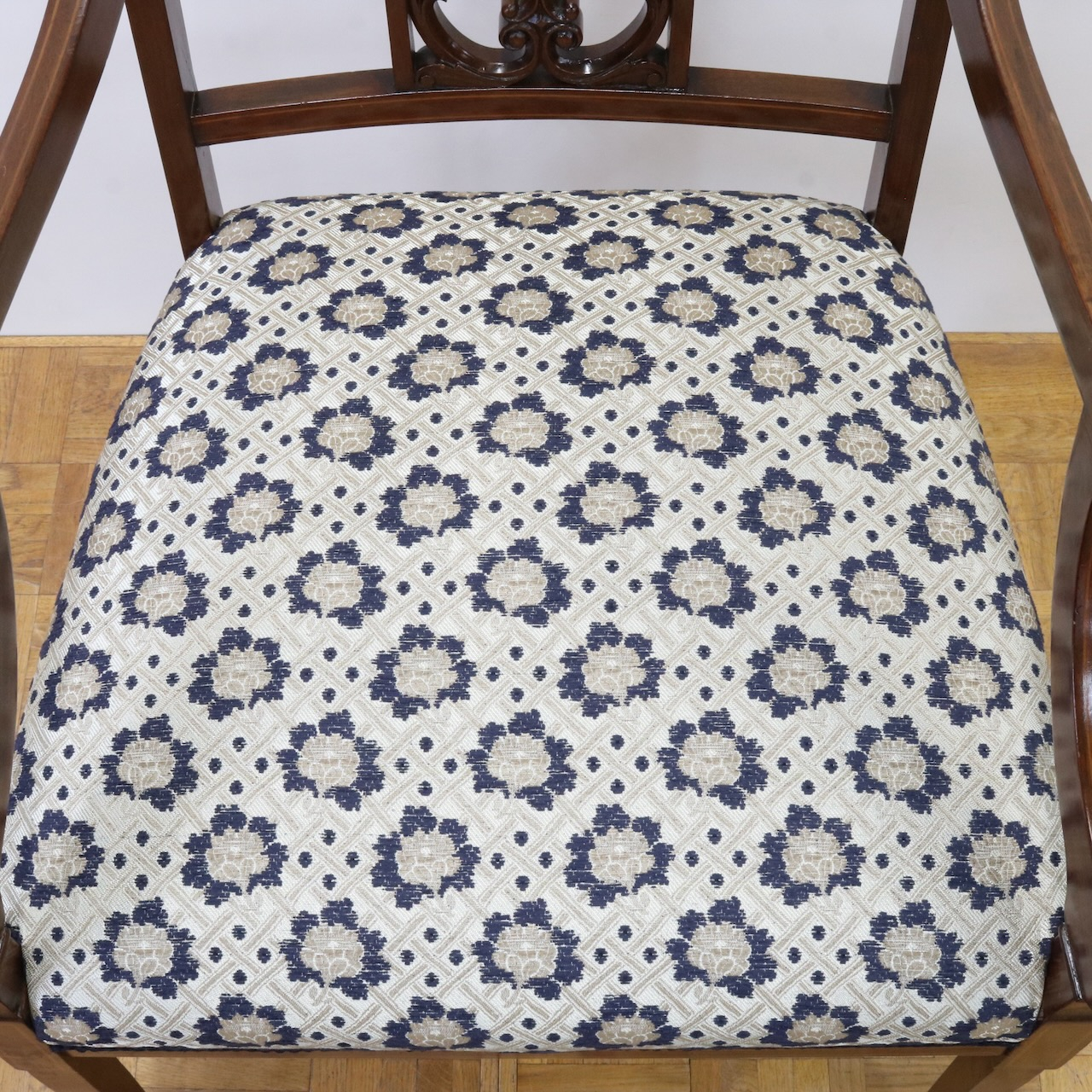 アームチェアー