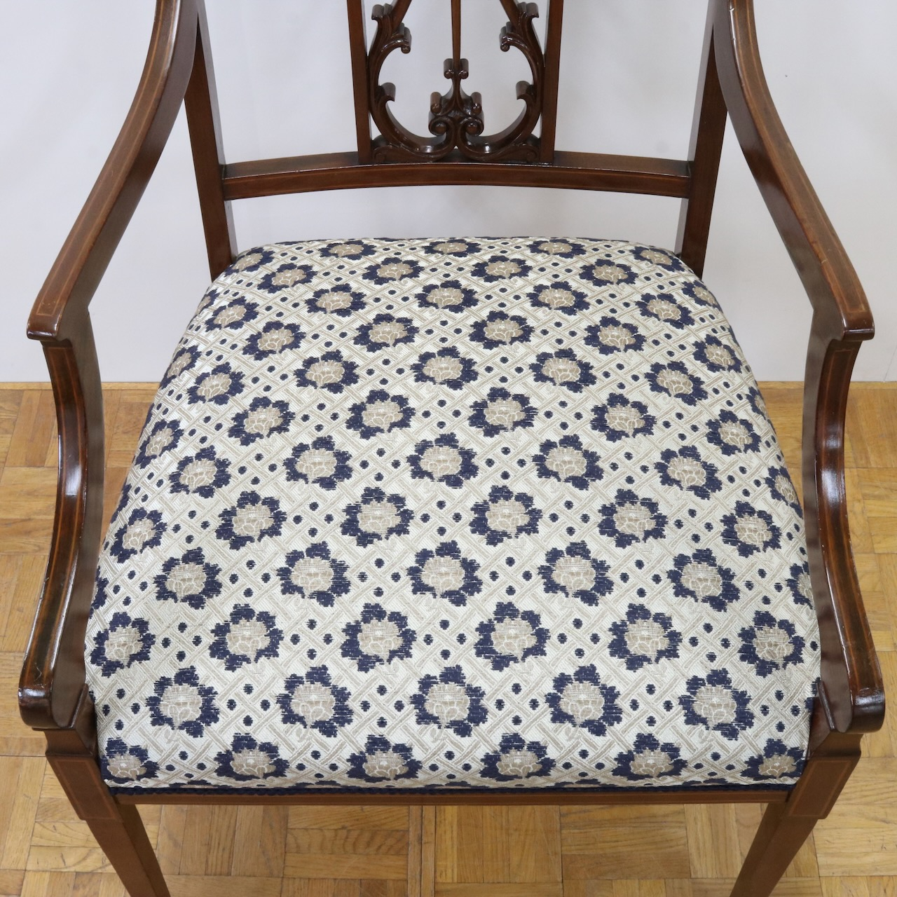 アームチェアー