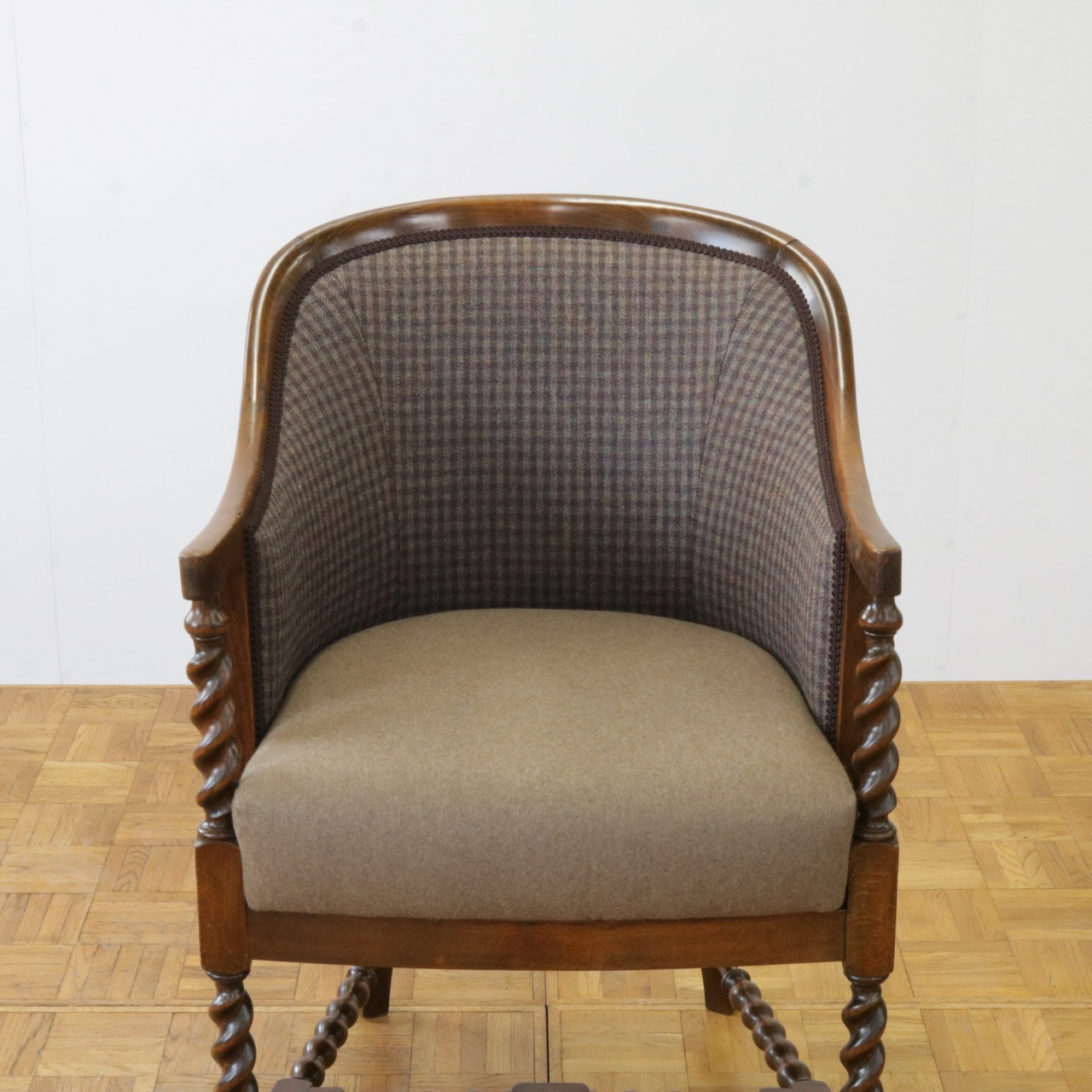 アームチェアー