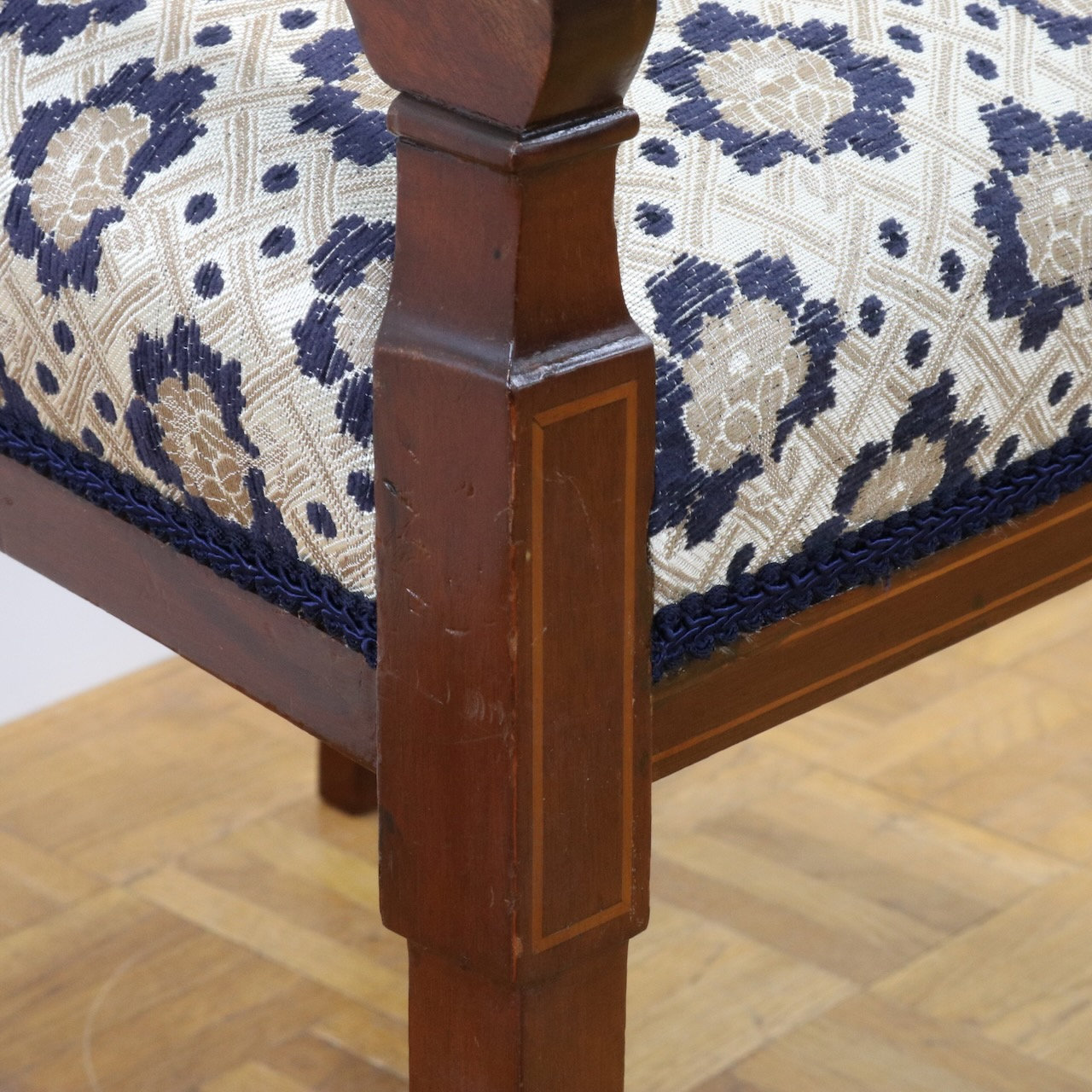 アームチェアー