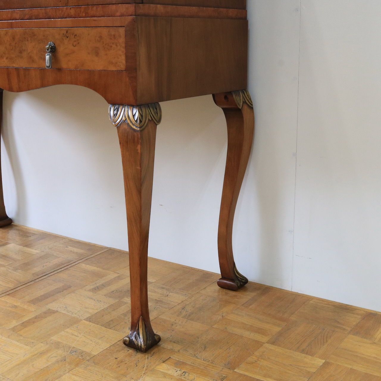 グラスキャビネット