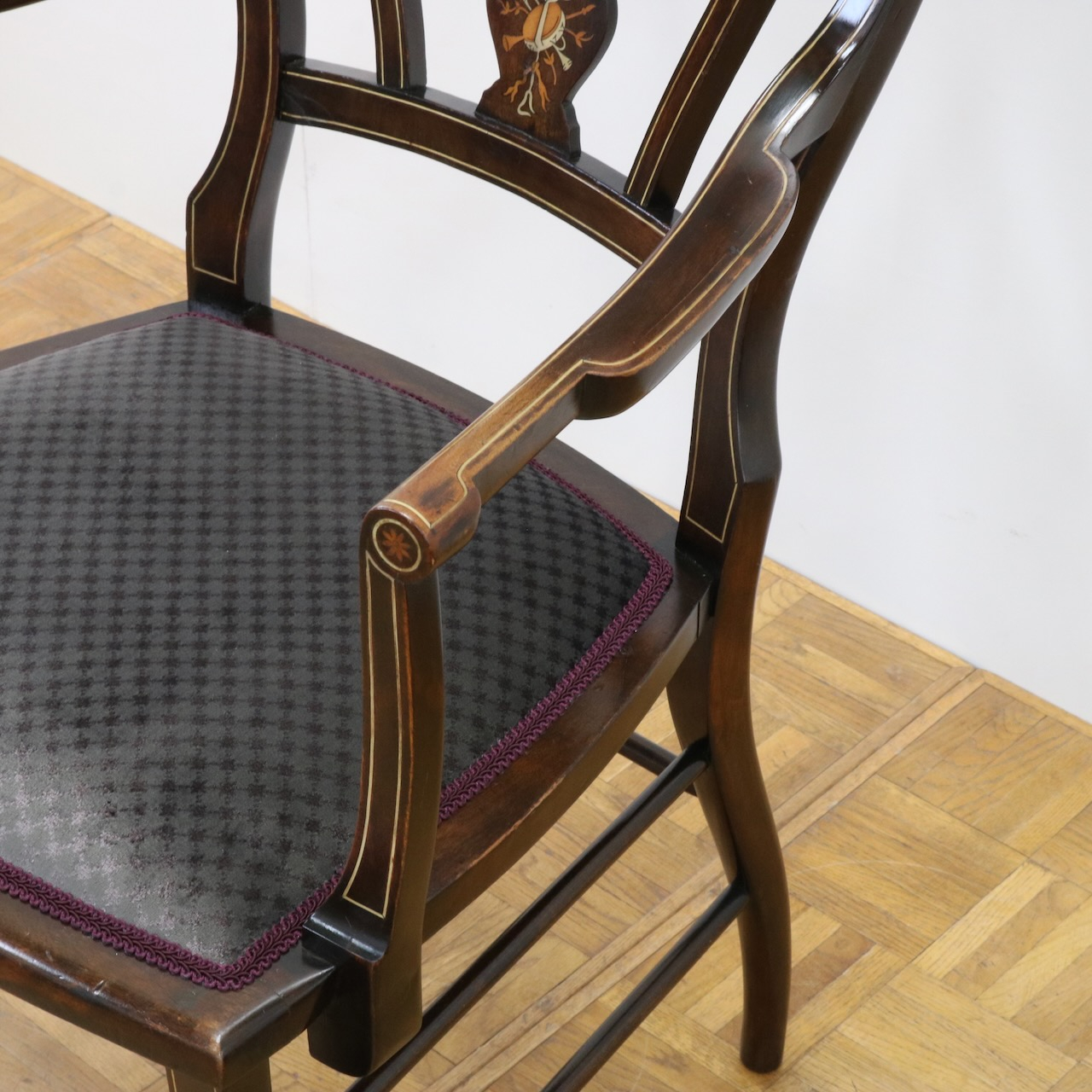 アームチェアー