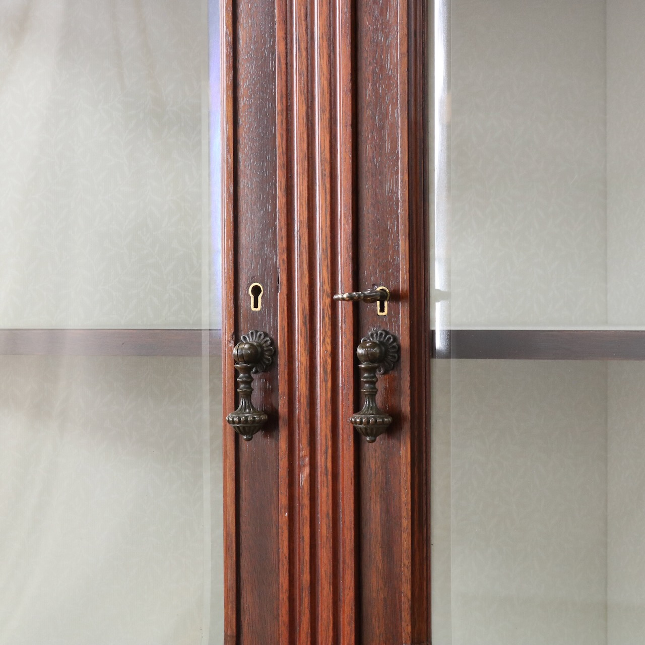 コーナーキャビネット