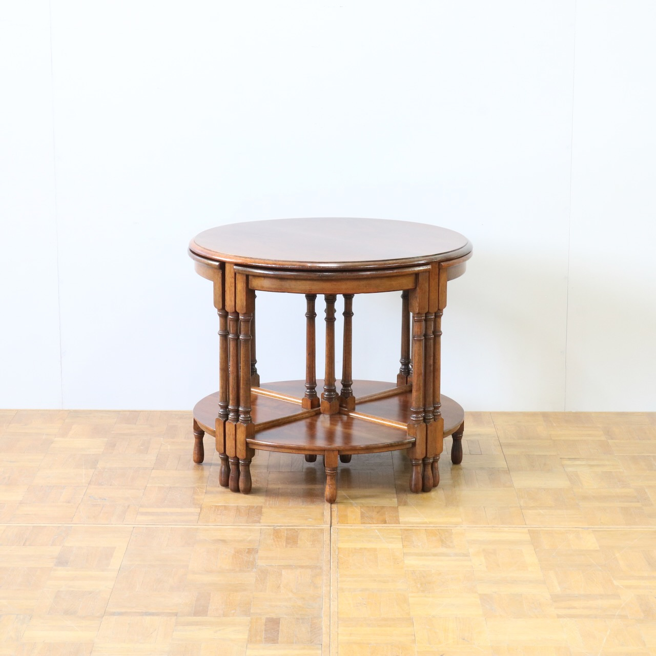 ネストテーブル