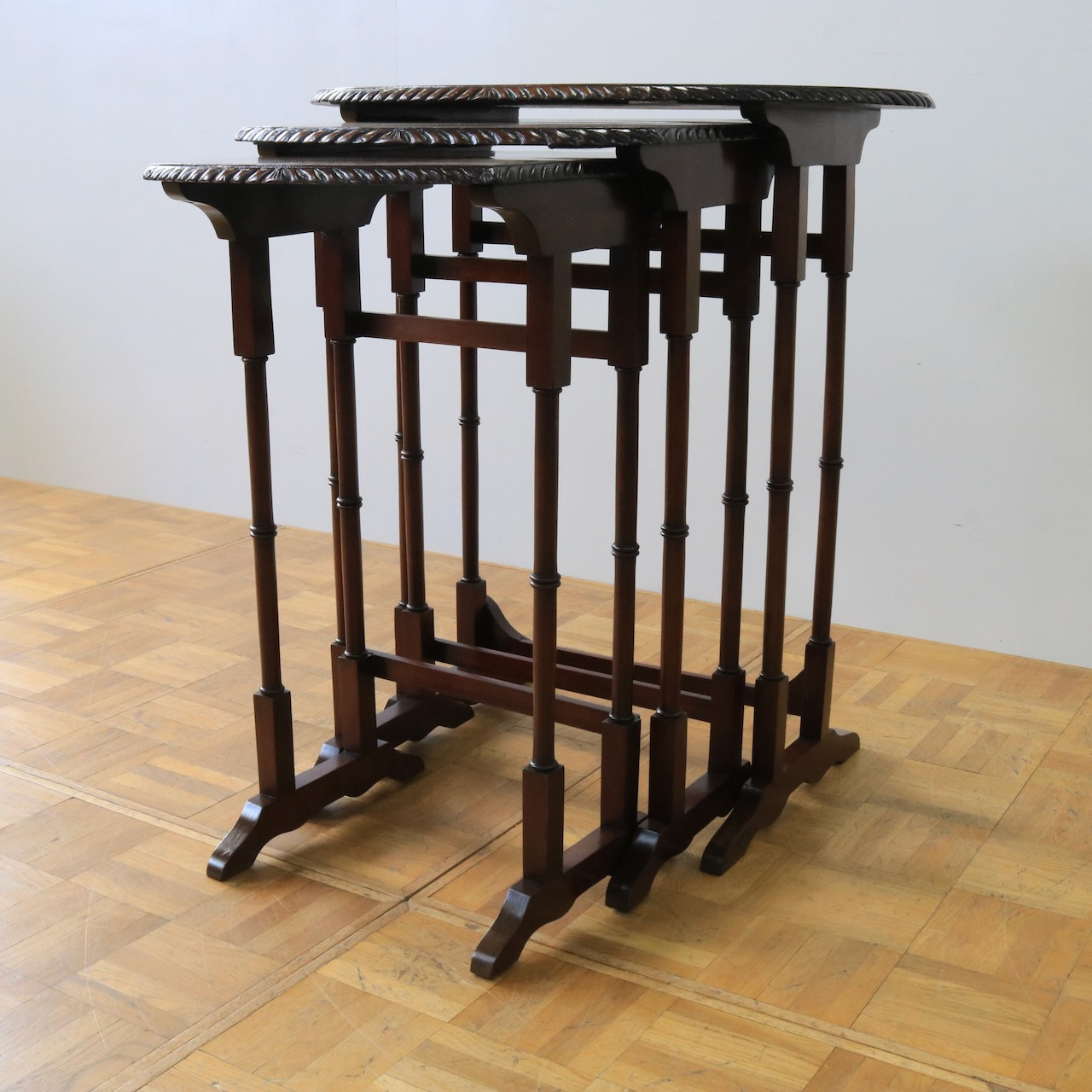 ネストテーブル