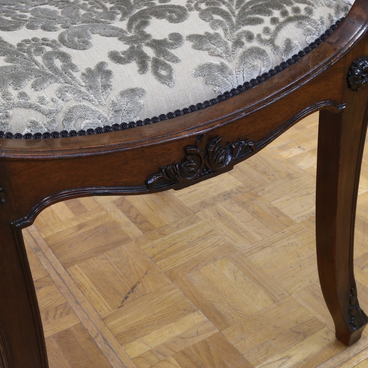 アームチェアー