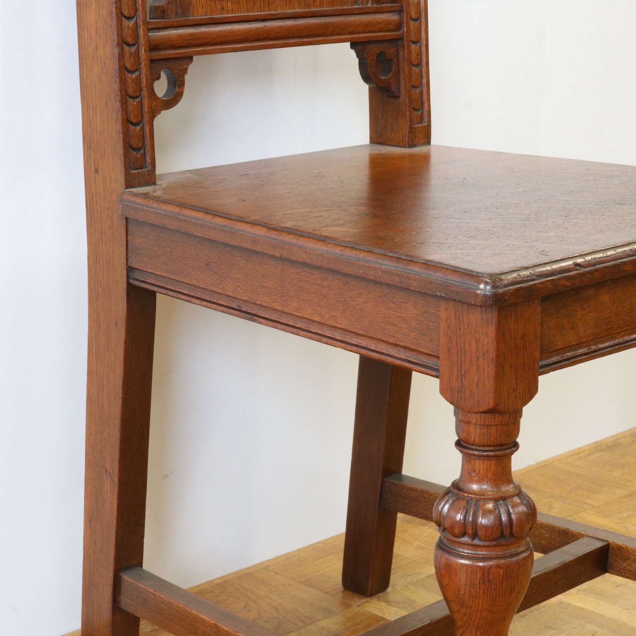 ホールチェアー