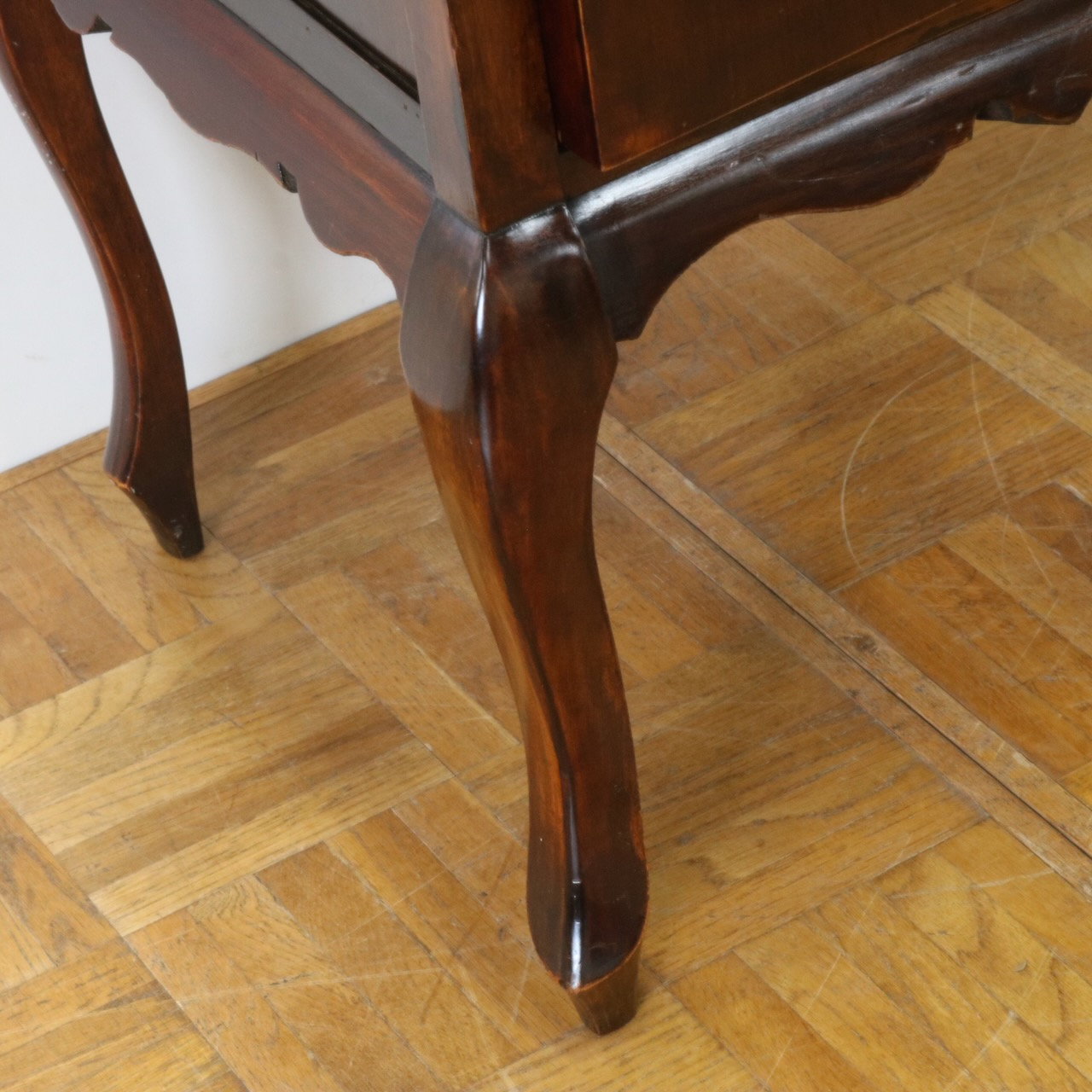 グラスキャビネット