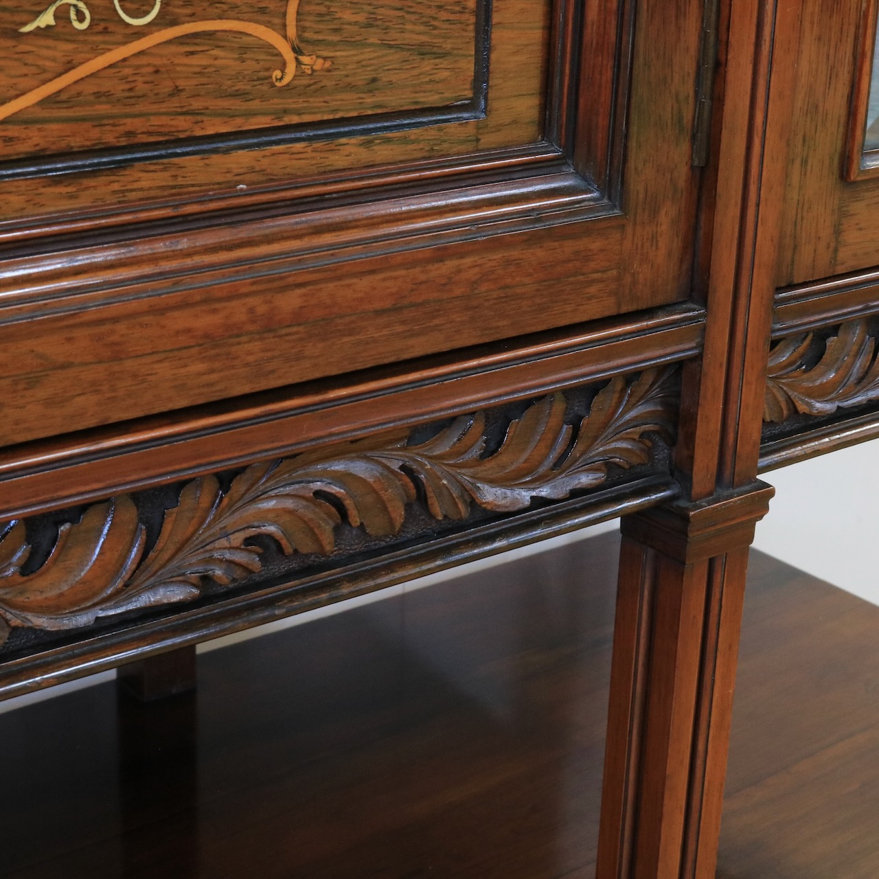 ミラーバックサイドボード