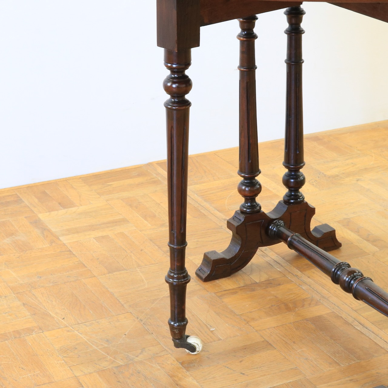 ドロップリーフテーブル