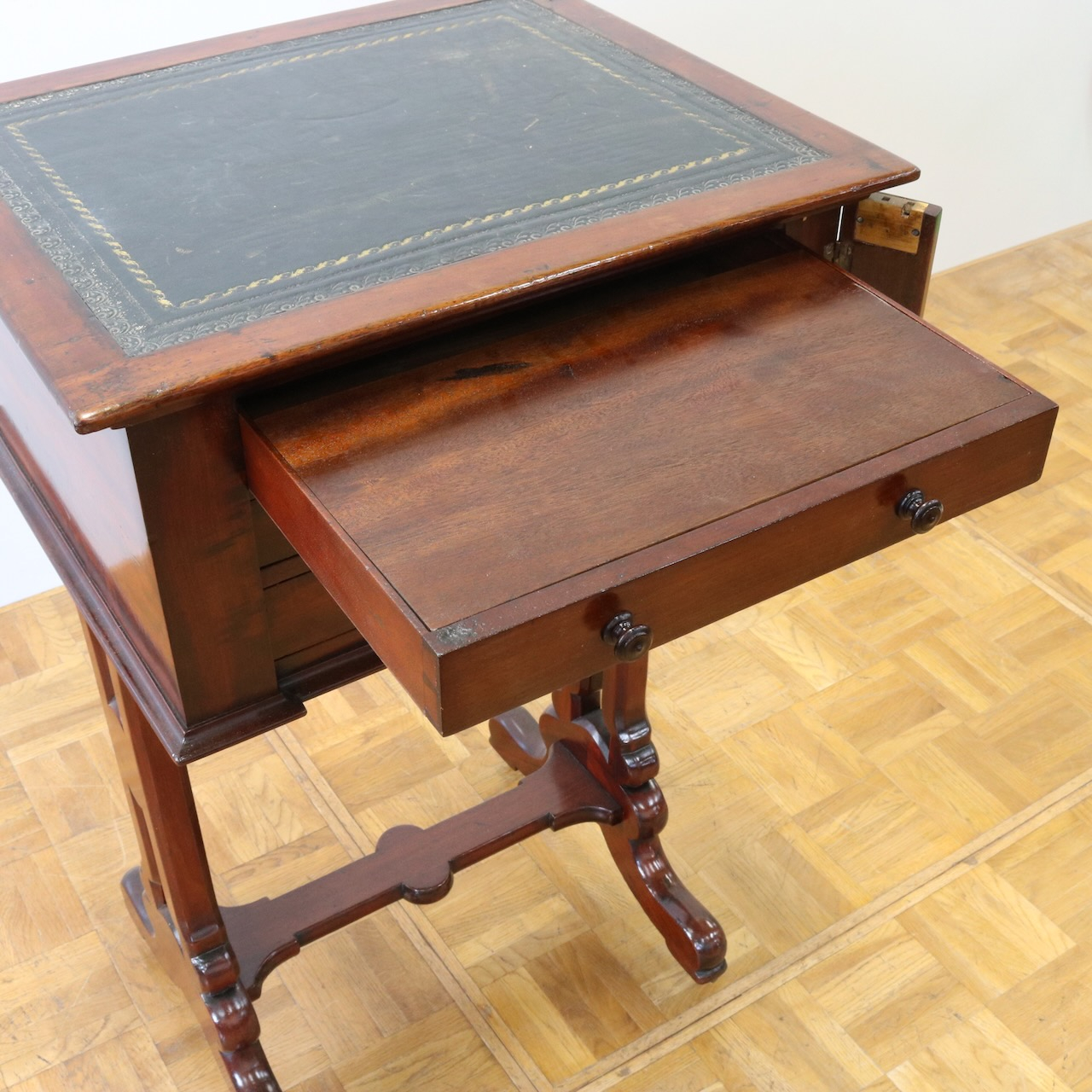 ライティングデスク