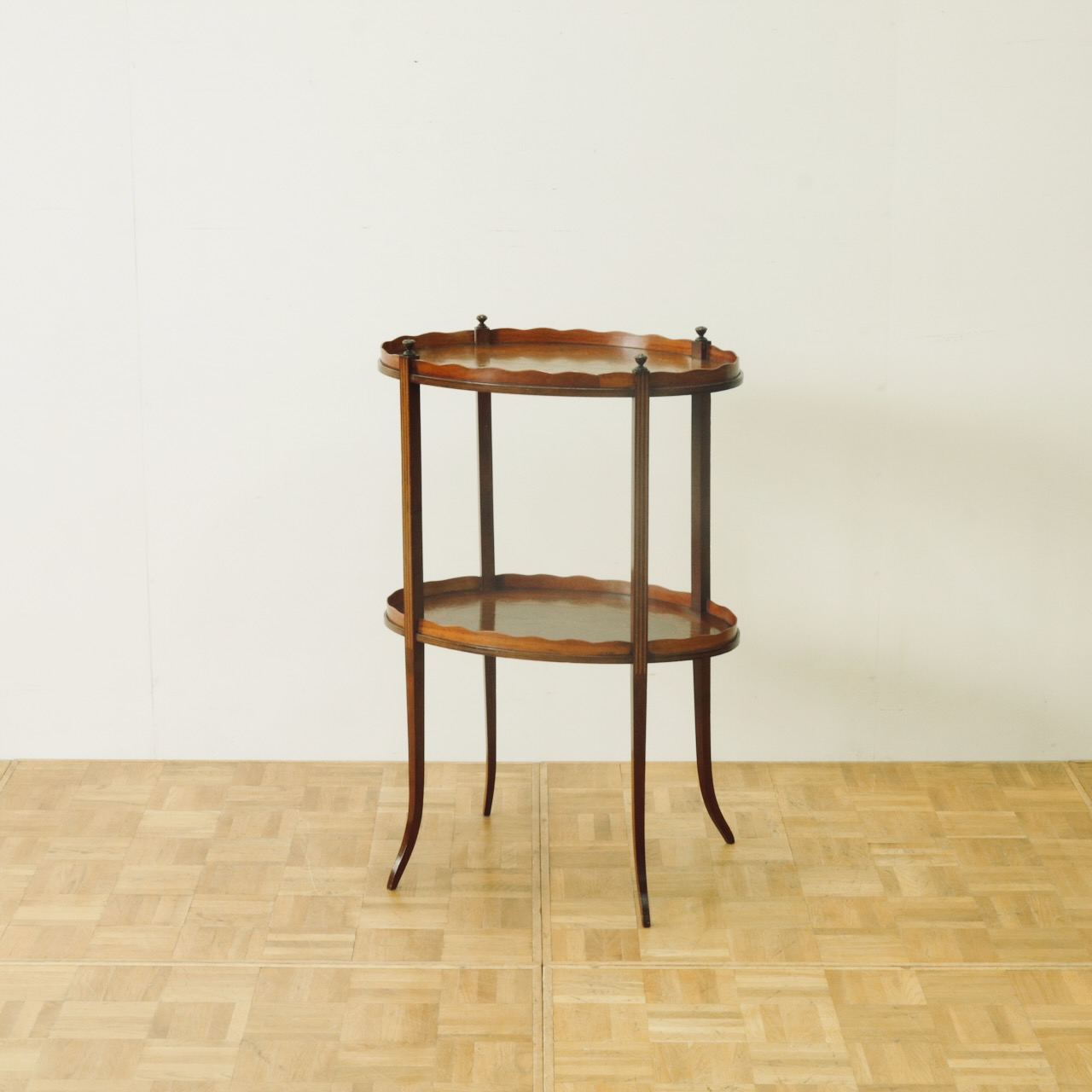 サイドテーブル