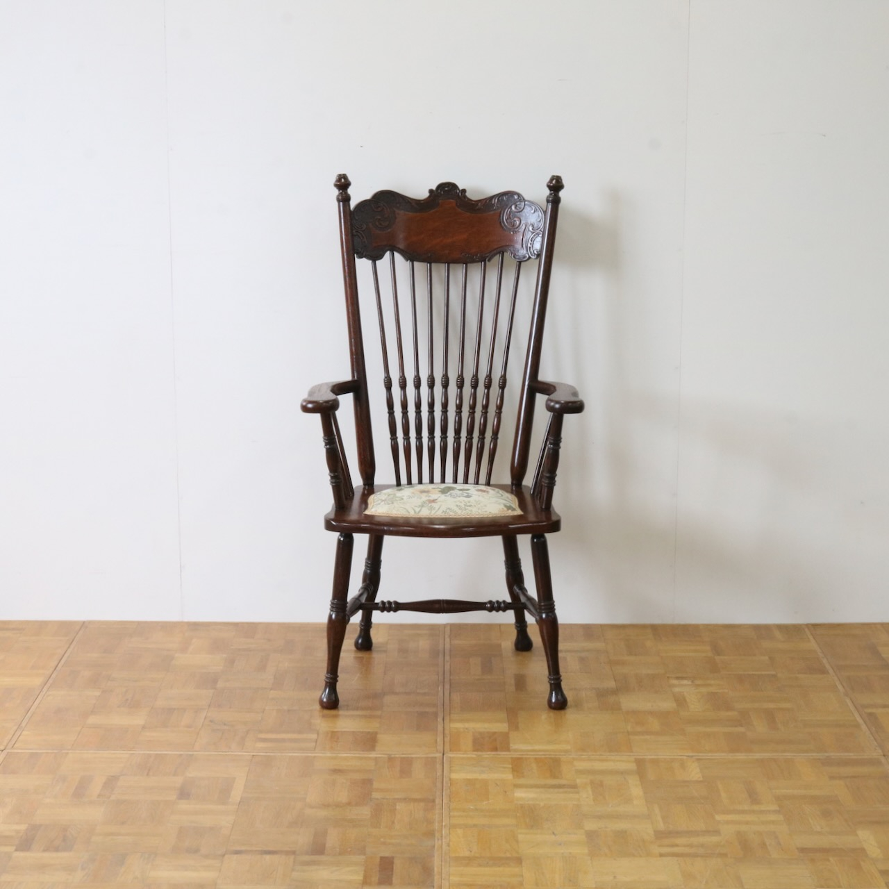 アームチェアー