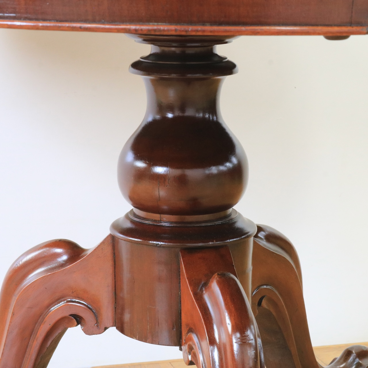 ダイニングテーブル