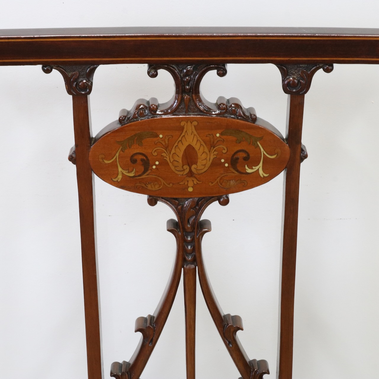 アームチェアー