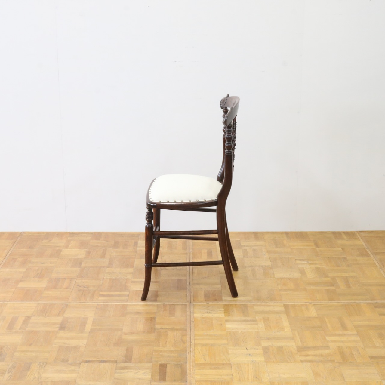 サイドチェアー