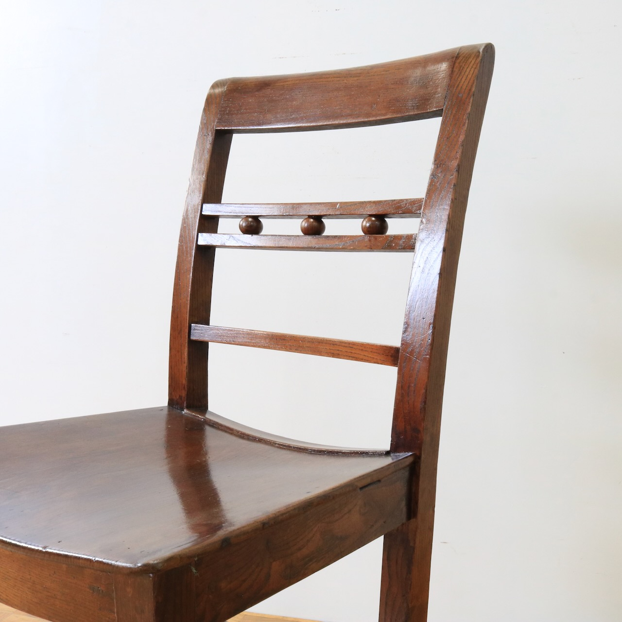 キッチンチェアー