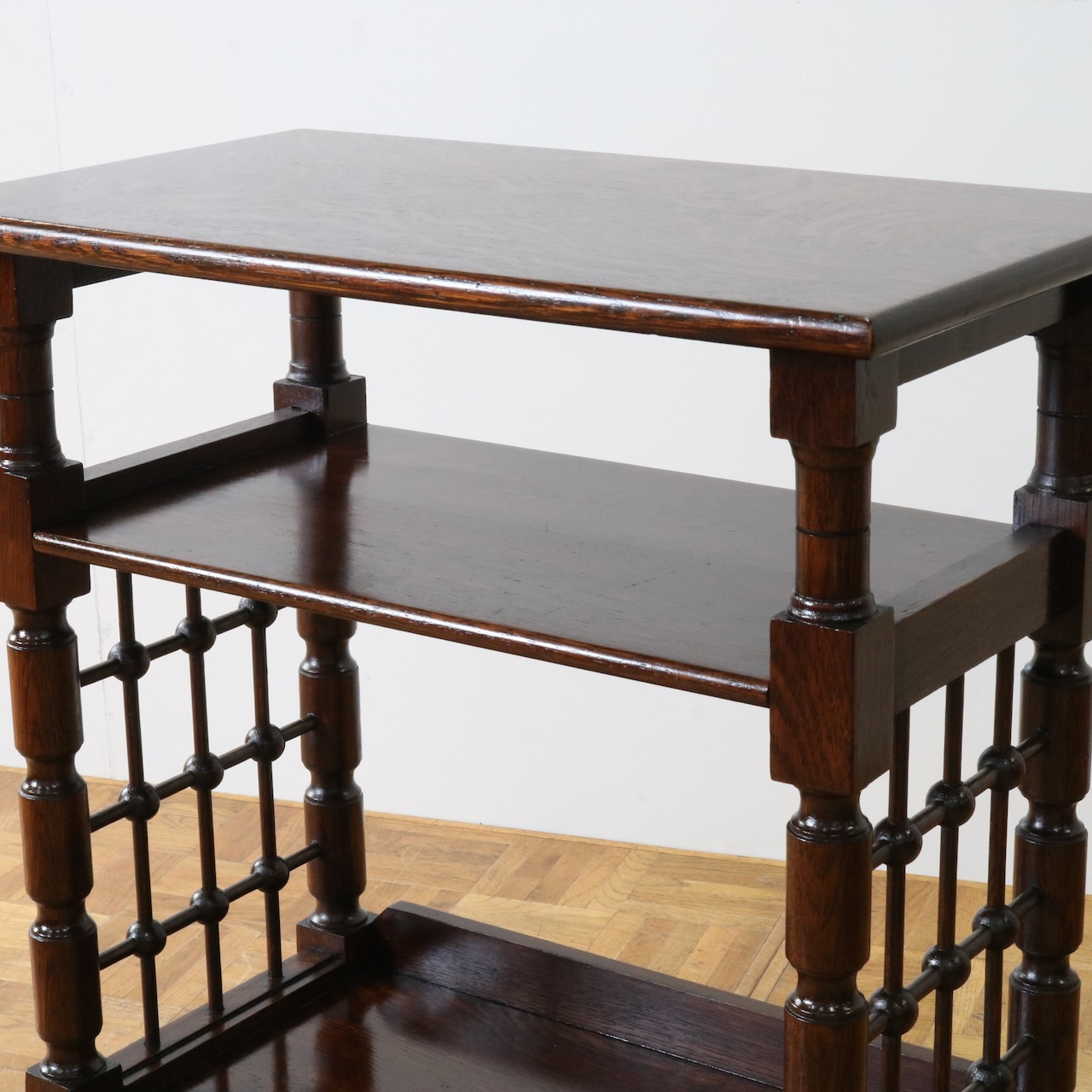 サイドテーブル