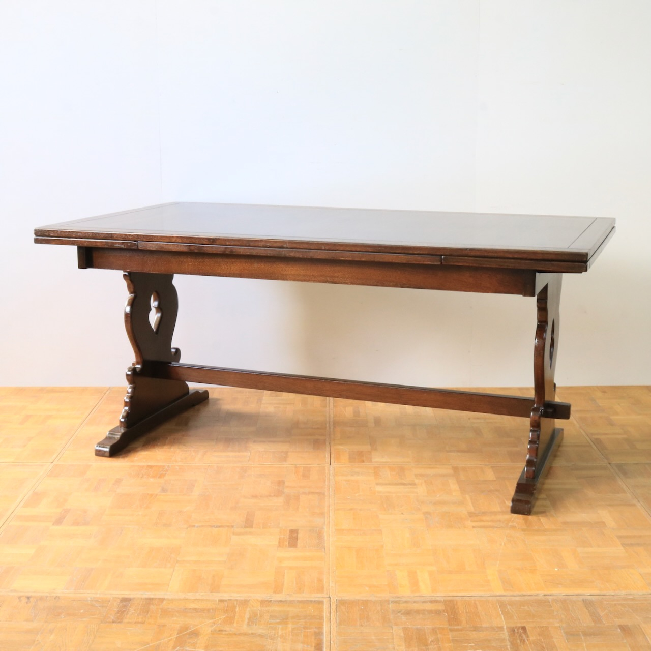 ドローリーフテーブル