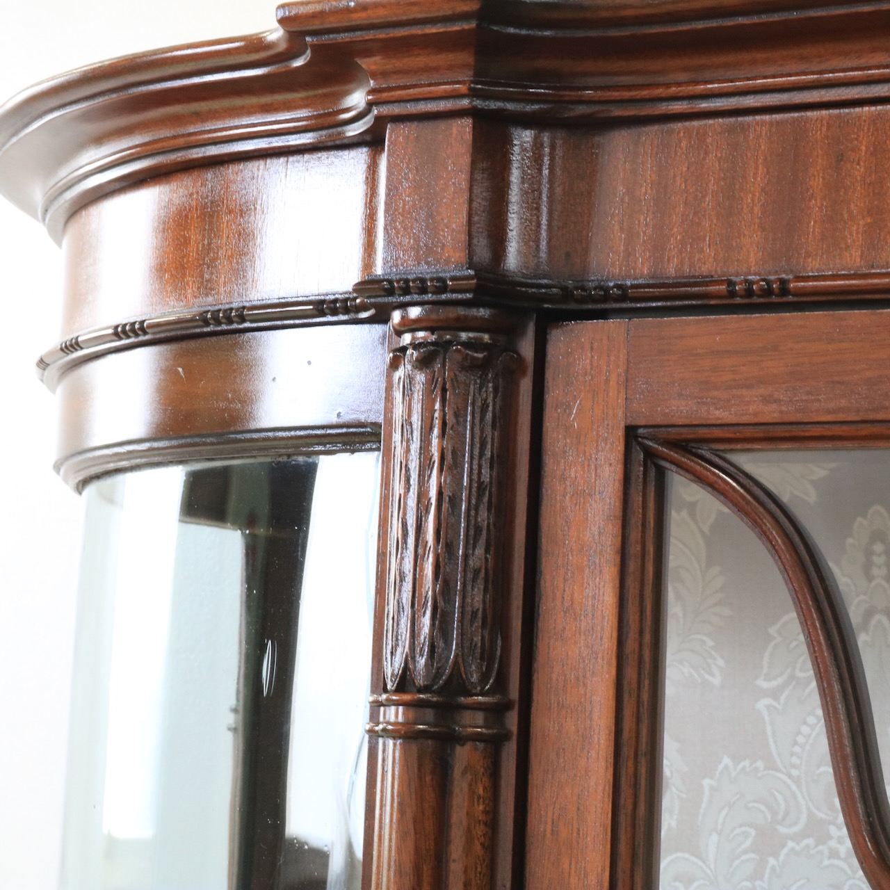 グラスキャビネット