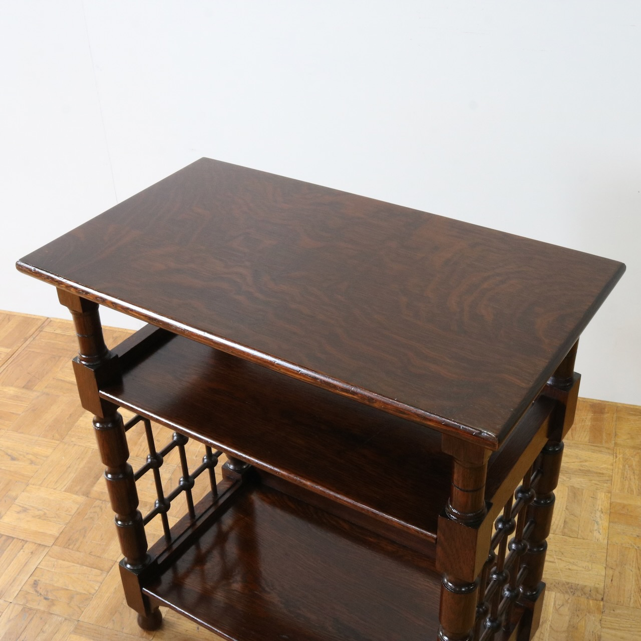 サイドテーブル