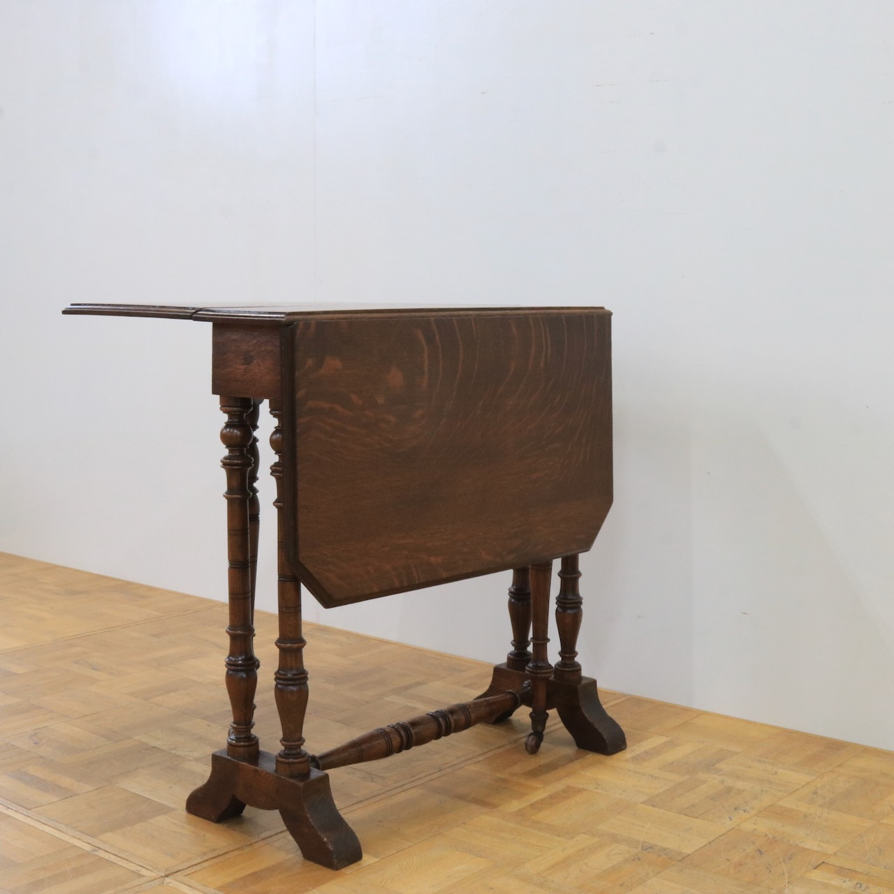 サザーランドテーブル