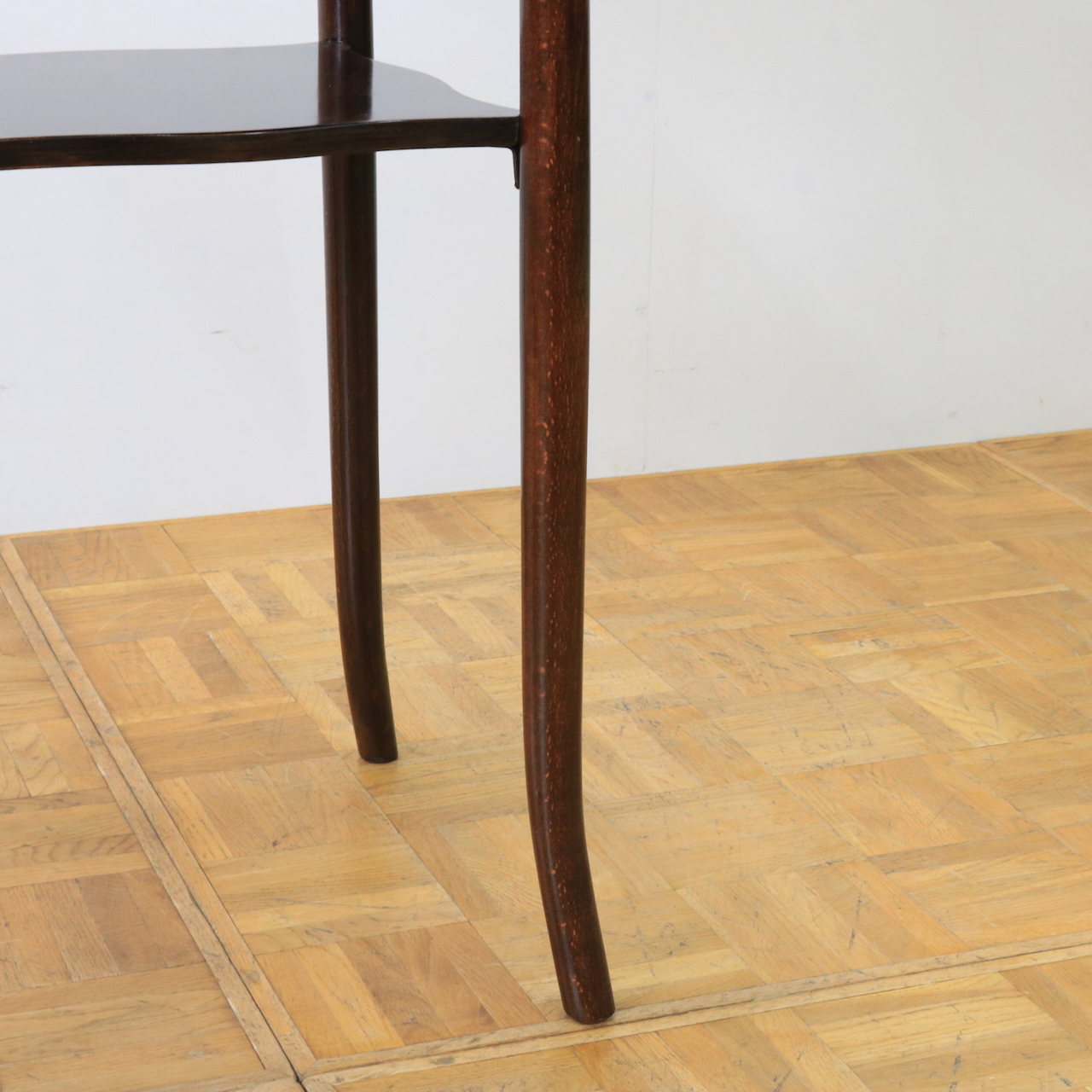 サイドテーブル