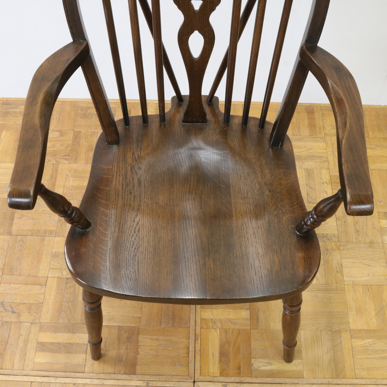 アームチェアー