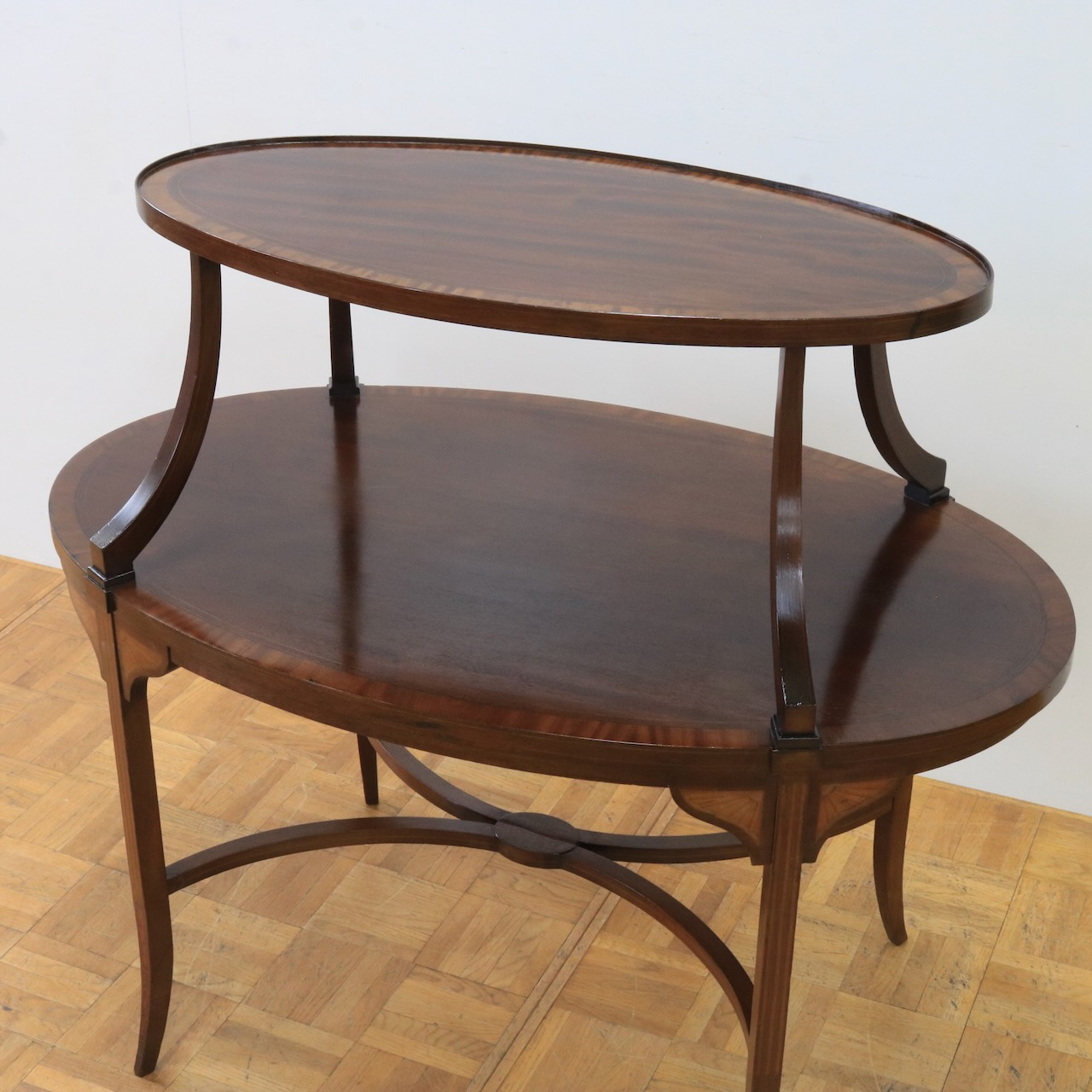 ダムウェイターテーブル