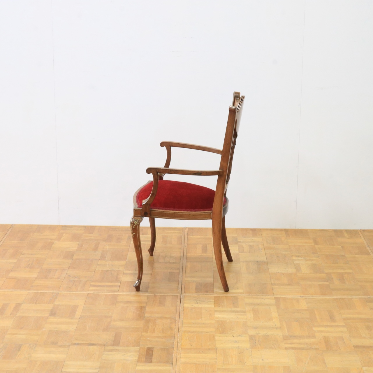 アームチェアー