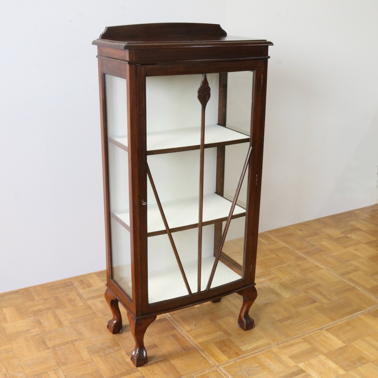 グラスキャビネット