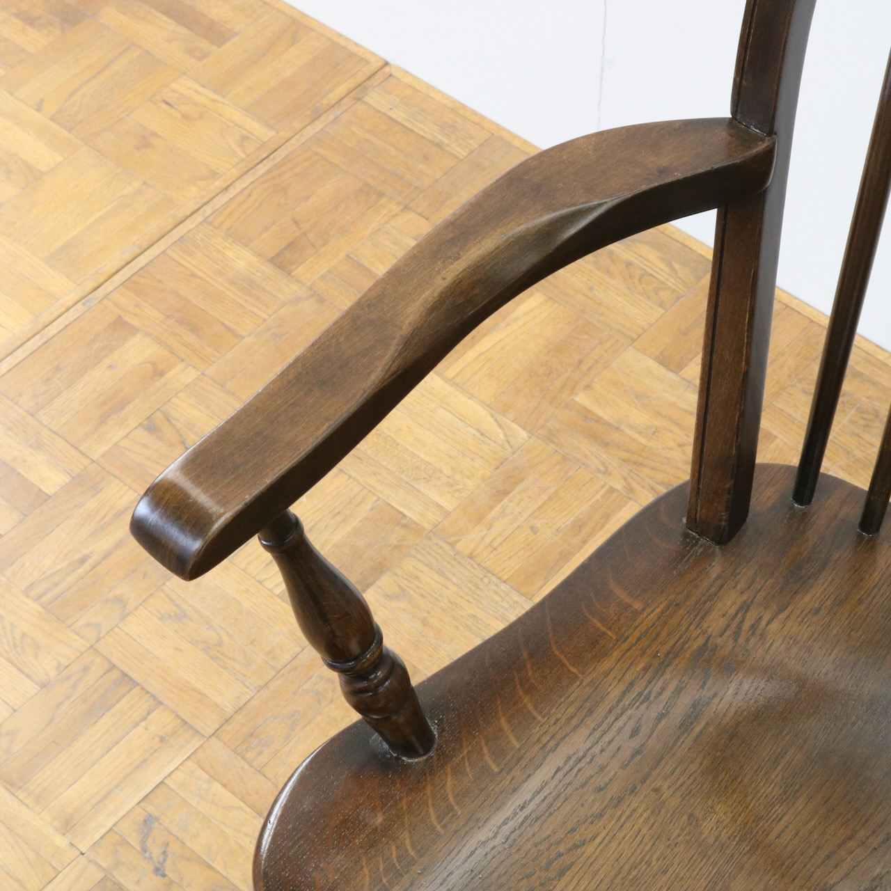 アームチェアー