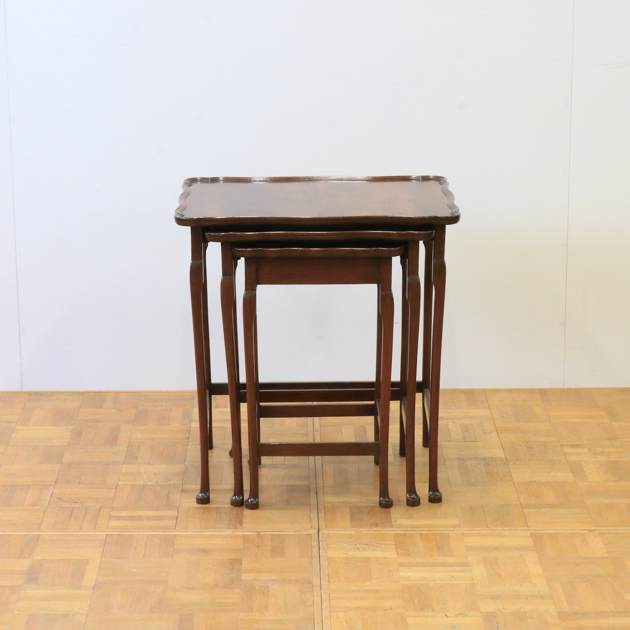 ネストテーブル