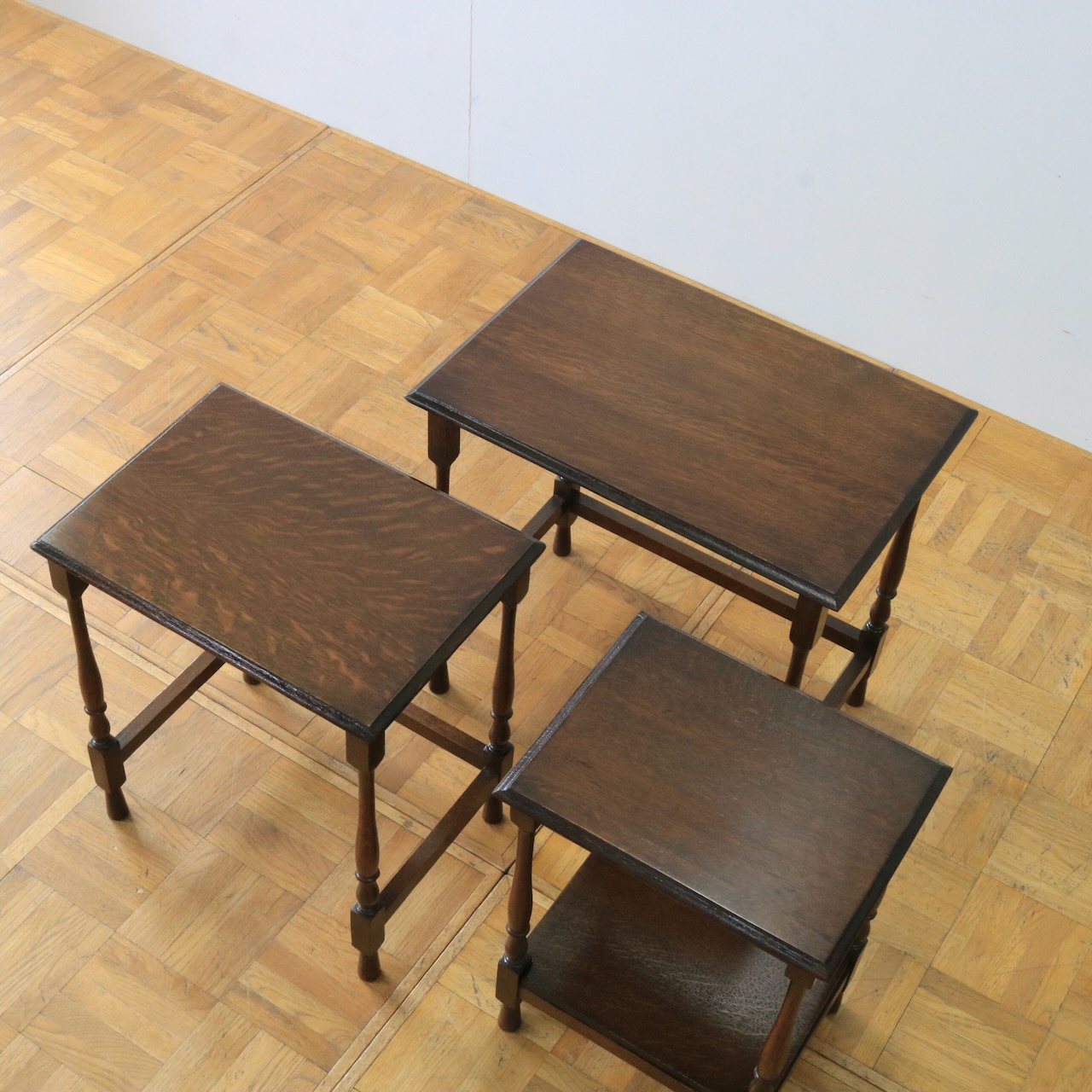 ネストテーブル