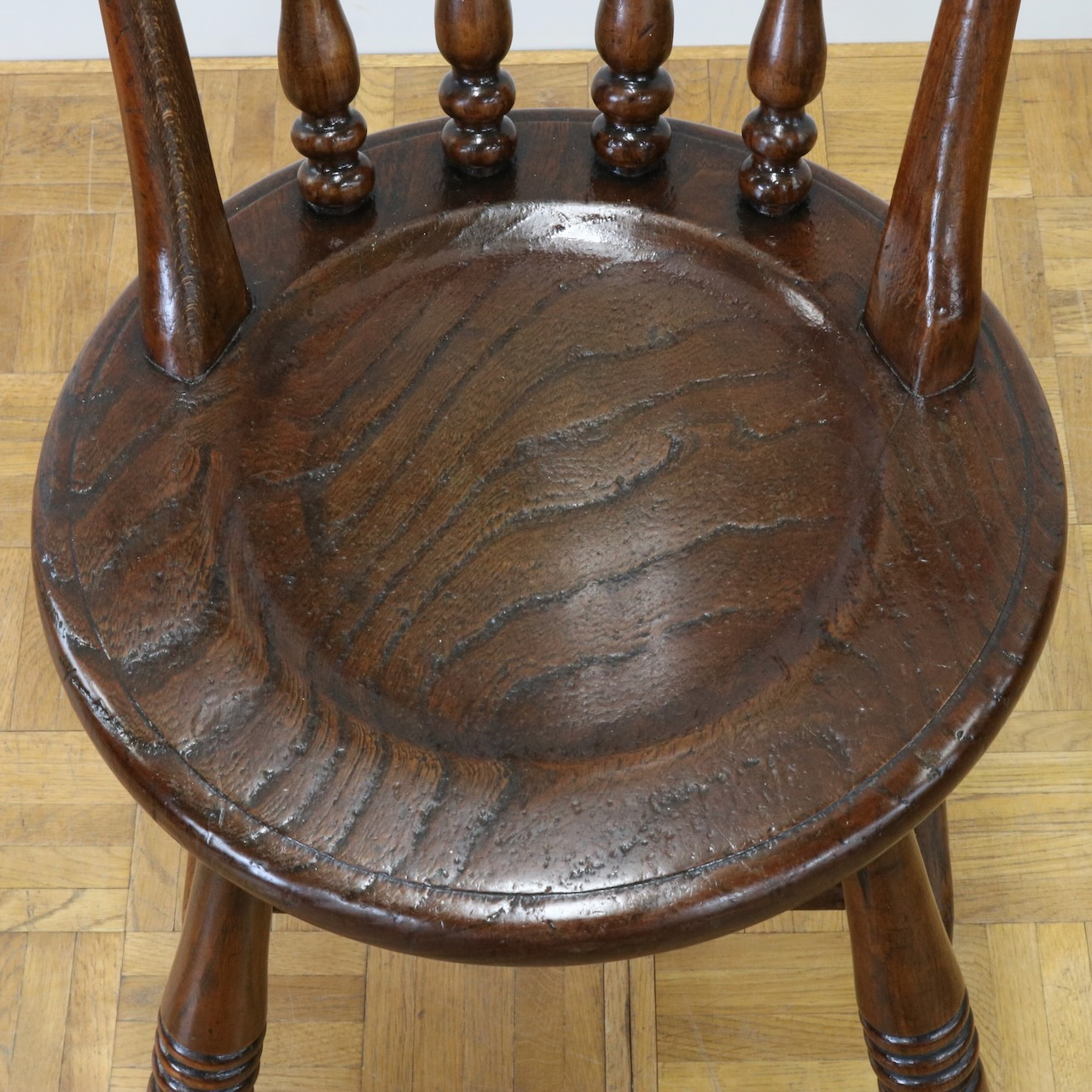 キッチンチェアー