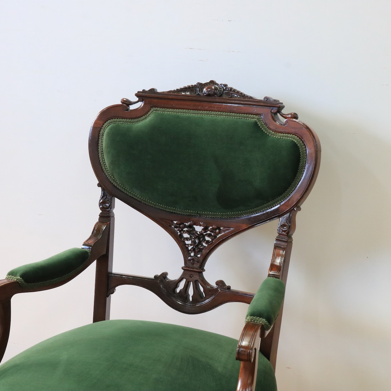 ナーシングチェアー