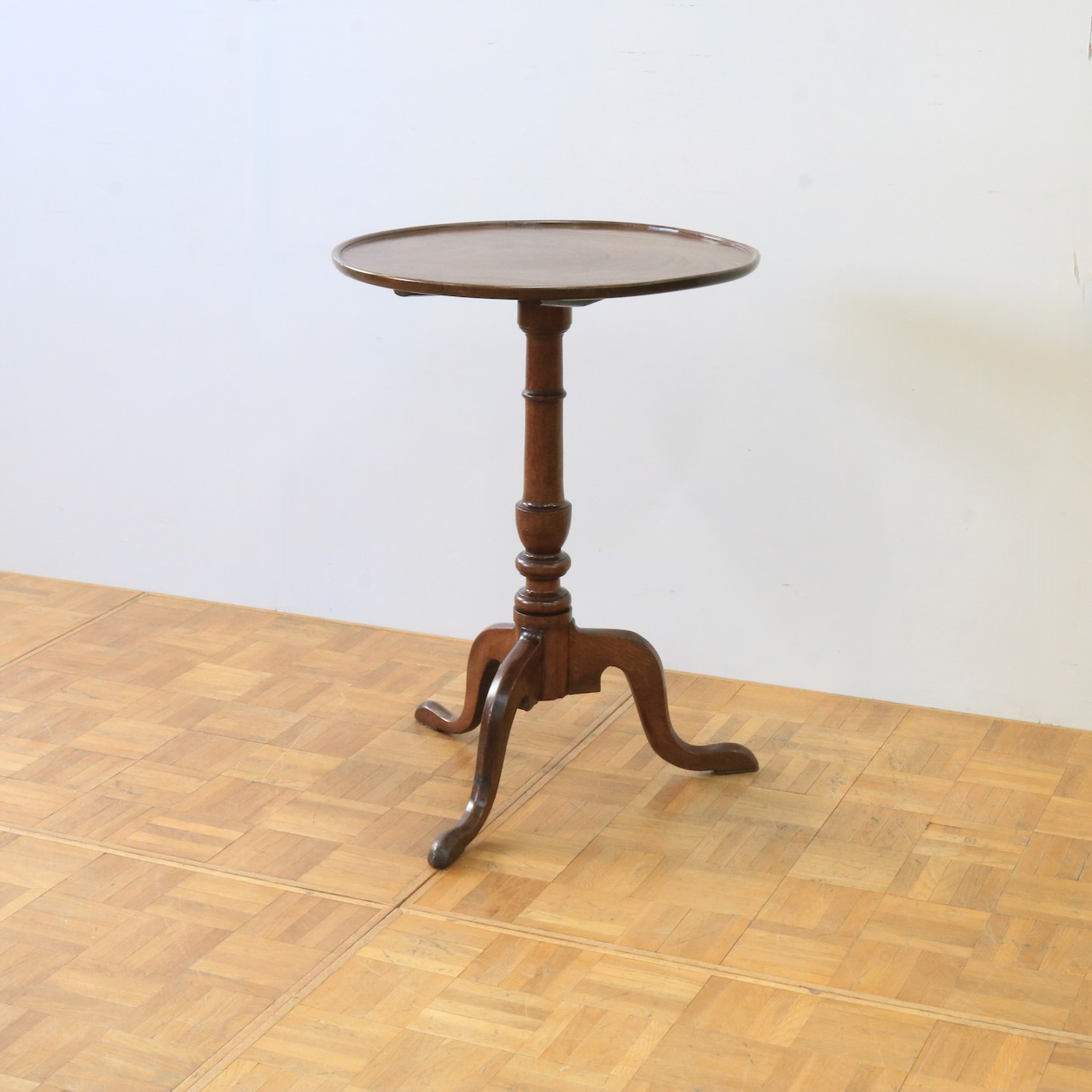 ティルトトップテーブル