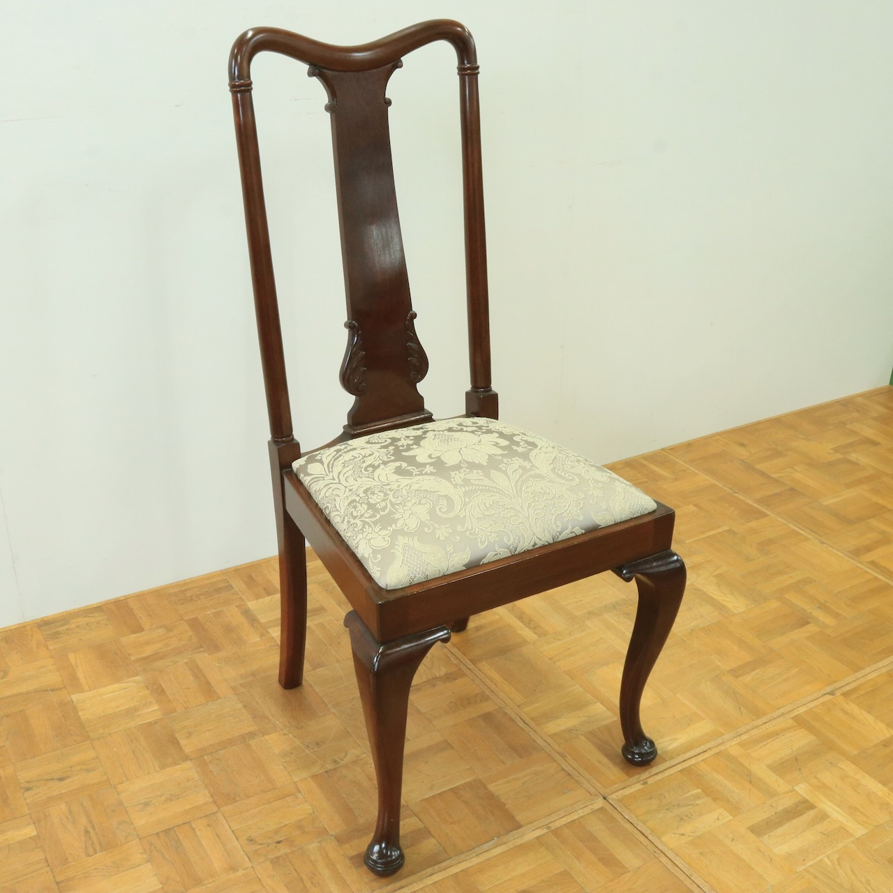 クイーンアンチェアー